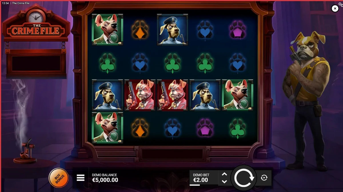 Cena atmosférica de um jogo de slot noir com detetives caninos e iluminação neon.